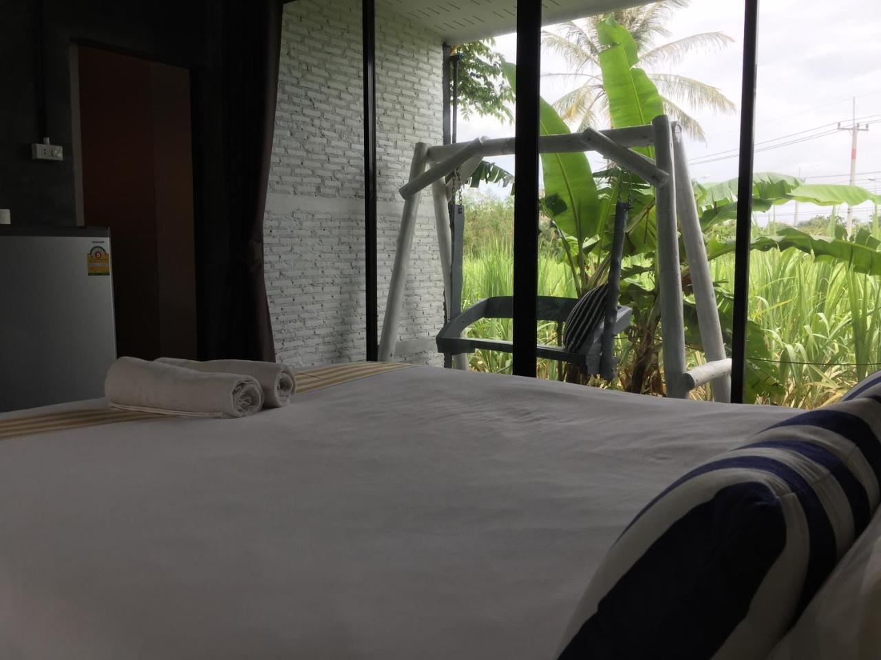 Coco Coozy Apartment Kanchanaburi Bagian luar foto