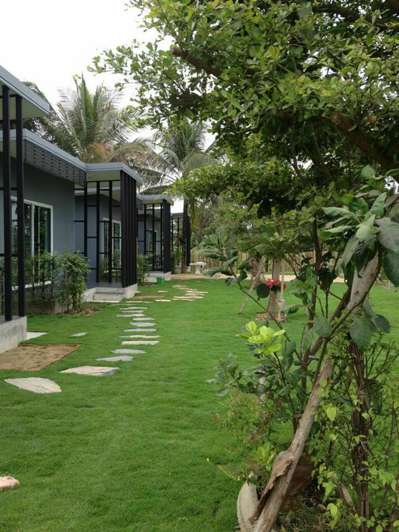 Coco Coozy Apartment Kanchanaburi Bagian luar foto